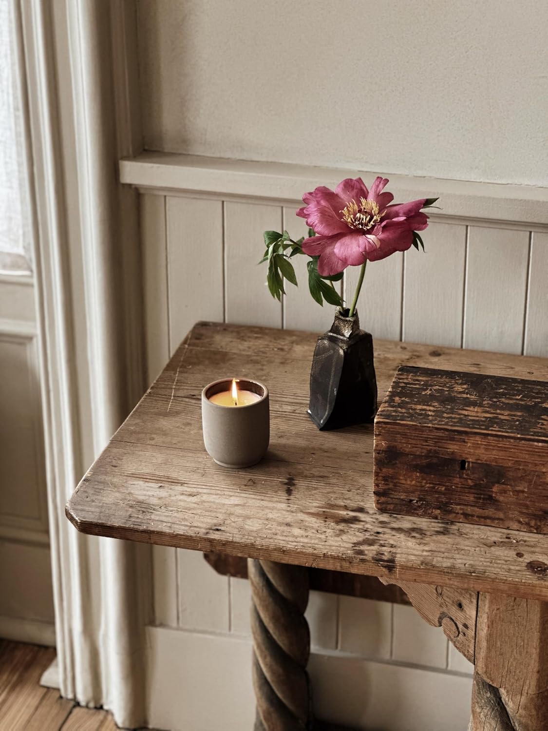 Homecourt Luxury Scented Candle, 60-Hour Burn Time, Soy Wax Blend & Organic Cotton Wick, Kiln-Fired Reusable Ceramic Vessel, Cipres Mint, 8 oz